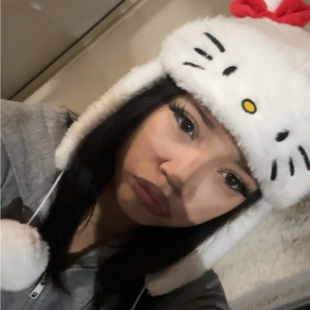 Hello kitty hat😼